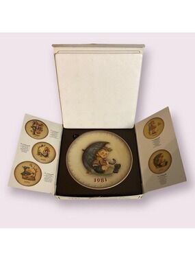 M.J. Hummel 1981 Annual Plate Hand Painted Bas Relief